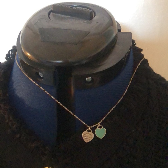 Return to Tiffany 2 hearts - one Tiffany blue enamel, boxed & bagged & authentic - Picture 3 of 11